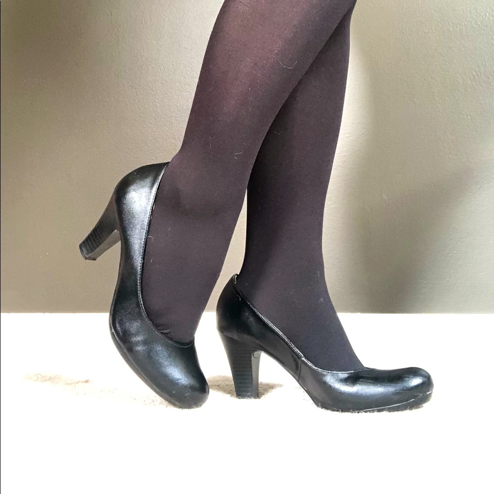 Black, size 9 classic heels